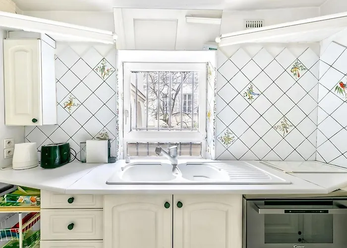 아파트 Ile Saint Louis - Quai D'orleans 2bdr By B'your 파리