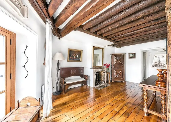 아파트 Ile Saint Louis - Quai D'orleans 2bdr By B'your 파리