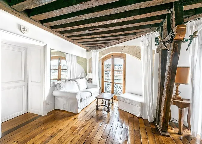 Ile Saint Louis - Quai D'orleans 2bdr By B'your 아파트 파리