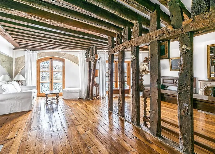 아파트 Ile Saint Louis - Quai D'orleans 2bdr By B'your 파리