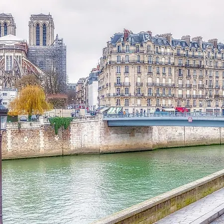 Ile Saint Louis - Quai D'orleans 2bdr By B'your Apartamento París